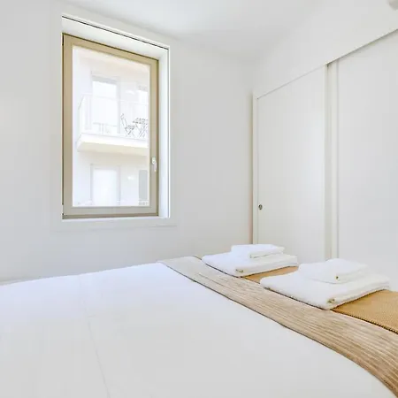 The Sunny Duplex @ Boavista Flats *