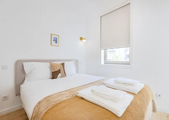 The Sunny Duplex @ Boavista Flats 波尔图