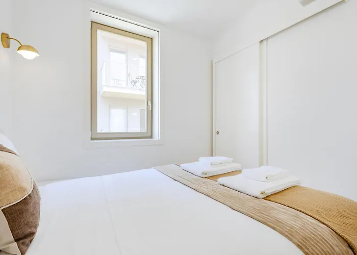 The Sunny Duplex @ Boavista Flats