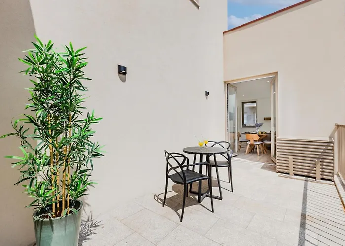 The Sunny Duplex @ Boavista Flats *